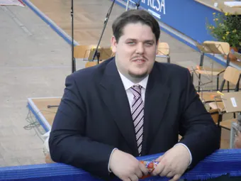 Manu Palop con 140 kg, en un acantilado