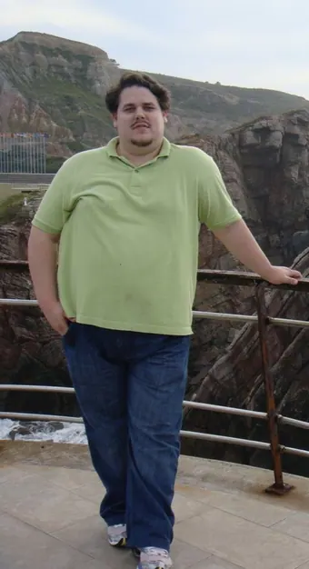 Manu Palop con 140 kg, junto a un faro