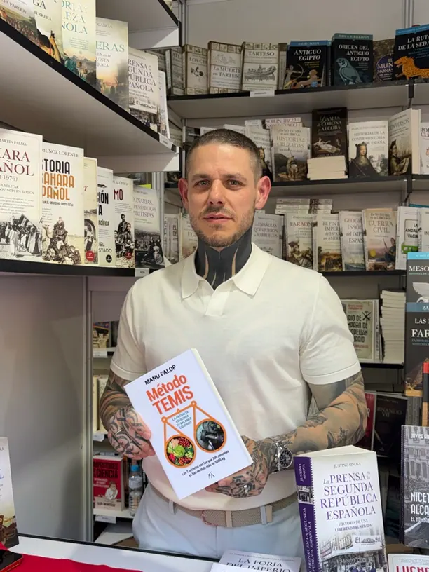 Manu Palop con su libro Método TEMIS